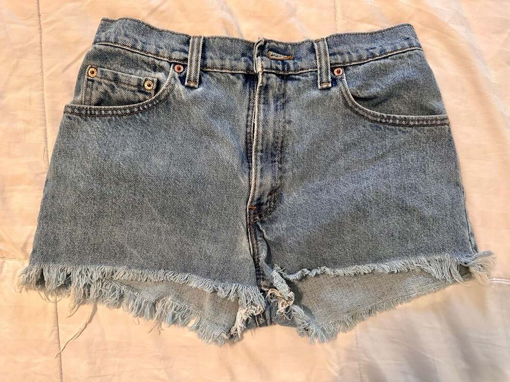 Vintage Levi's 505 Regular Fit Cut-Off Denim Shorts Light Wash Daisy Dukes,  9